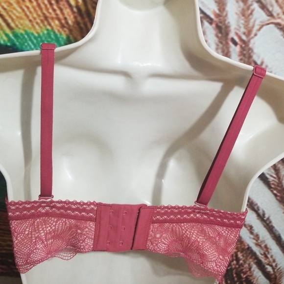 Victoria's Secret - Picture 5 of 7